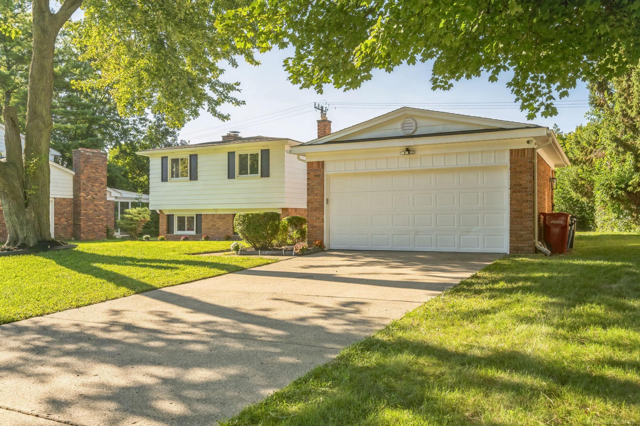 21101 Andover Road Southfield, MI 48076 - Photo 3 of 48 50152053-c3abd430-2fa5-449a-91de-419e2c3f8d68.JPG