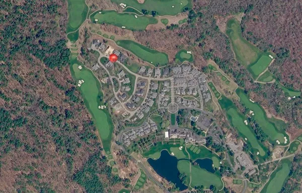 a view of entryway with outdoor area