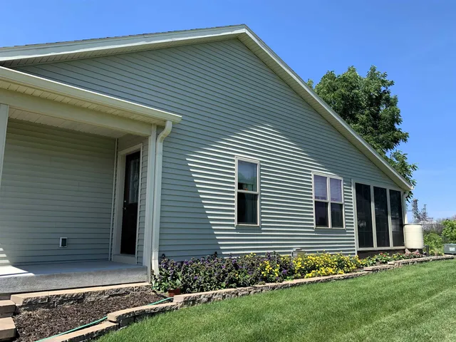 $649,000 | 512-514 South Main Street, Fall River, WI 53932