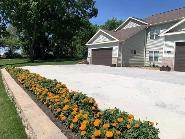 $649,000 | 512-514 South Main Street, Fall River, WI 53932