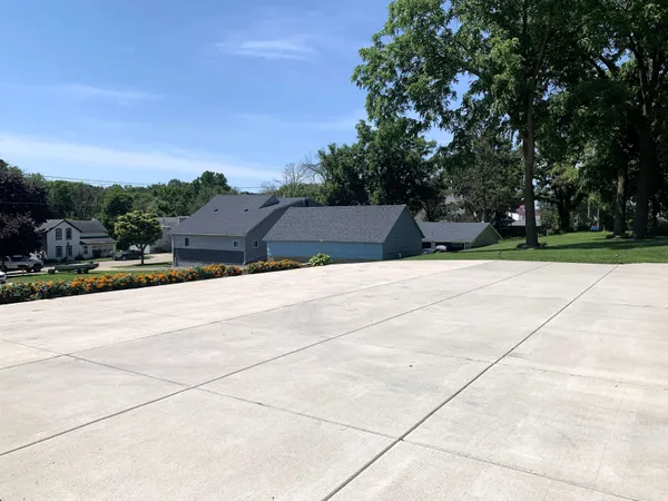 $649,000 | 512-514 South Main Street, Fall River, WI 53932