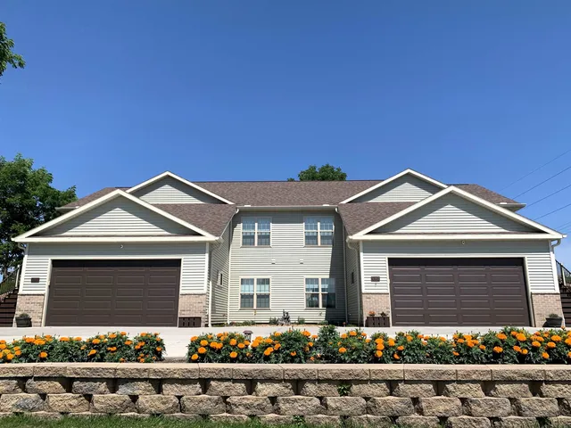 $649,000 | 512-514 South Main Street, Fall River, WI 53932