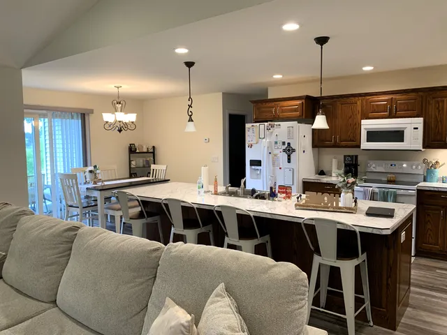 $649,000 | 512-514 South Main Street, Fall River, WI 53932