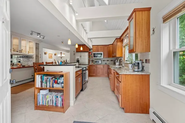 $487,000 | 5 Hillside Place, Unit 2, Boothbay, ME 04537