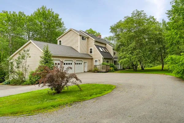 $487,000 | 5 Hillside Place, Unit 2, Boothbay, ME 04537