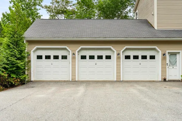 $487,000 | 5 Hillside Place, Unit 2, Boothbay, ME 04537