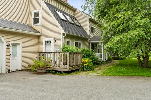$487,000 | 5 Hillside Place, Unit 2, Boothbay, ME 04537
