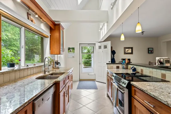 $487,000 | 5 Hillside Place, Unit 2, Boothbay, ME 04537