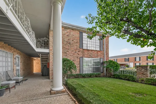 $1,075 | 2201 Fountain View Drive, Unit 3, Houston, TX 77057