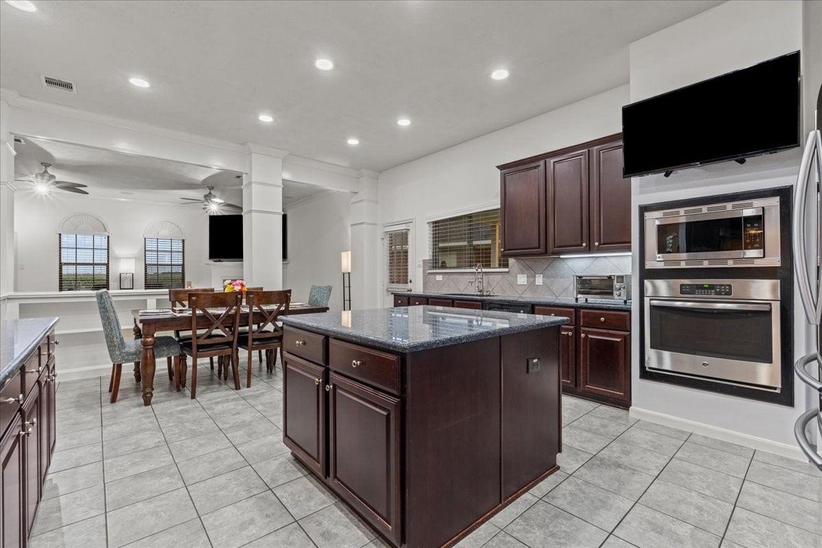 3911 Palm Crest Drive Rosharon, TX 77583 - Photo 14 of 47