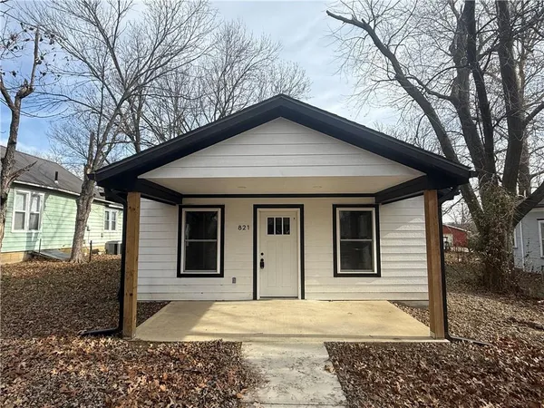 $135,999 | 821 North Street, Iola, KS 66749