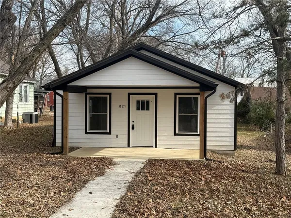 $135,999 | 821 North Street, Iola, KS 66749