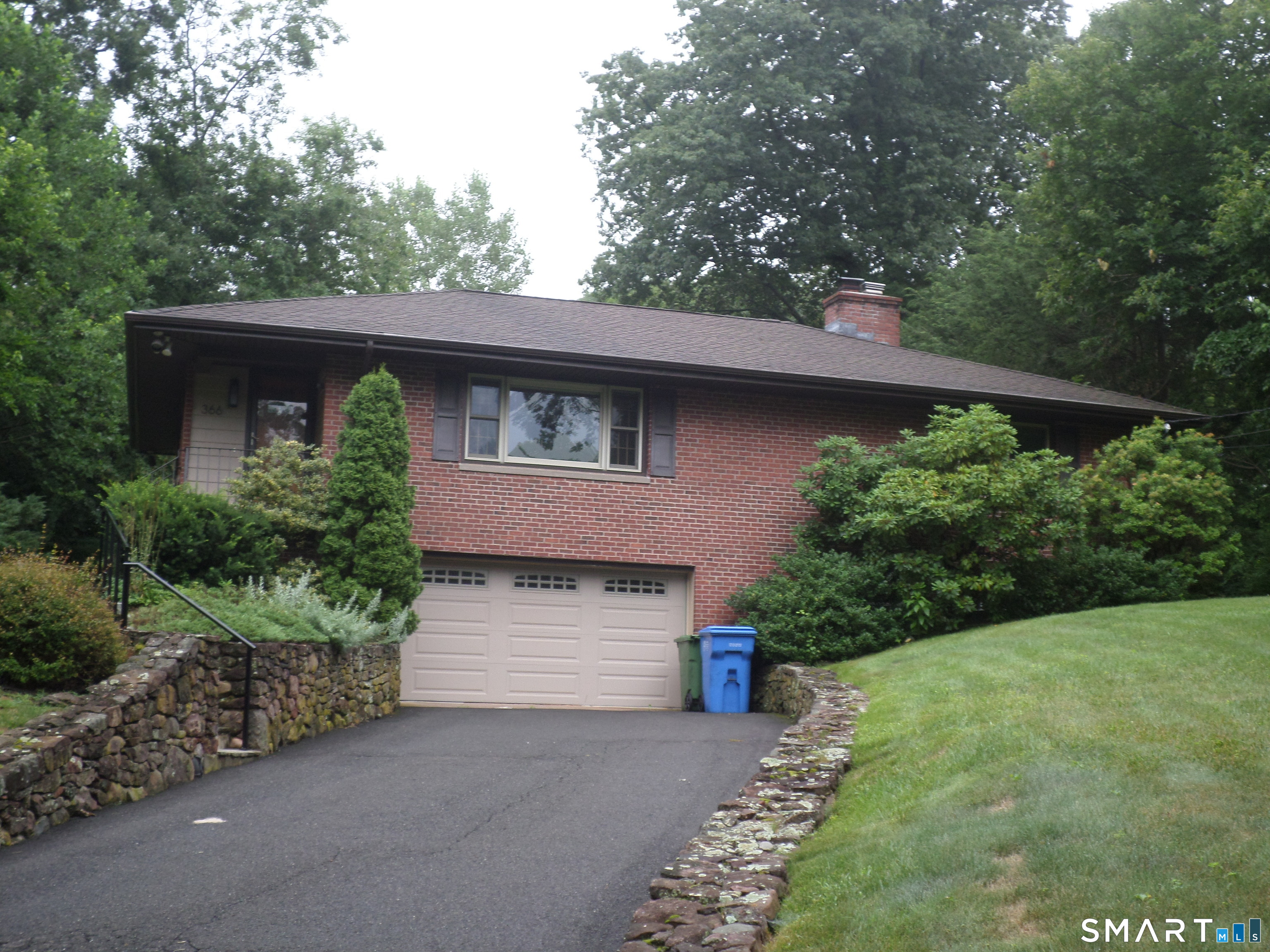 366 West Woods Road Hamden, CT 06514 - Photo 2 of 32