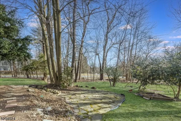 $2,900 | 232 Orange Road, Unit 1S, Montclair, NJ 07042