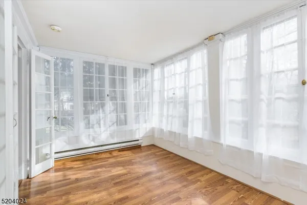 $2,900 | 232 Orange Road, Unit 1S, Montclair, NJ 07042
