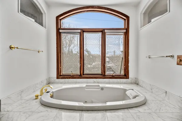 $749,900 | 2003 South Valley Spring Drive, New Berlin, WI 53151