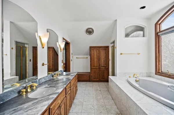 $749,900 | 2003 South Valley Spring Drive, New Berlin, WI 53151
