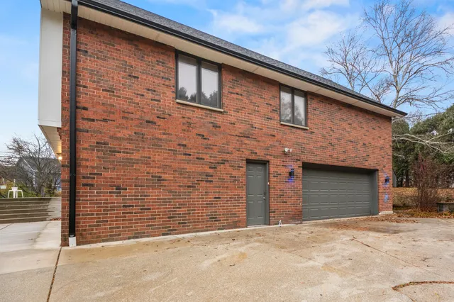 $749,900 | 2003 South Valley Spring Drive, New Berlin, WI 53151