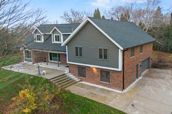 $749,900 | 2003 South Valley Spring Drive, New Berlin, WI 53151