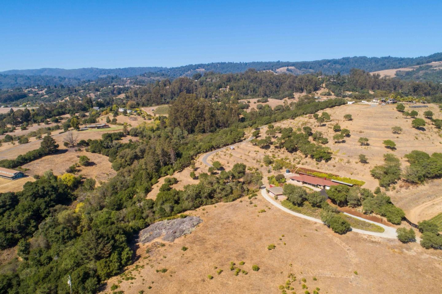 140 Smith Road Watsonville, CA 95076 - Photo 9 of 34 Gallery Image 9