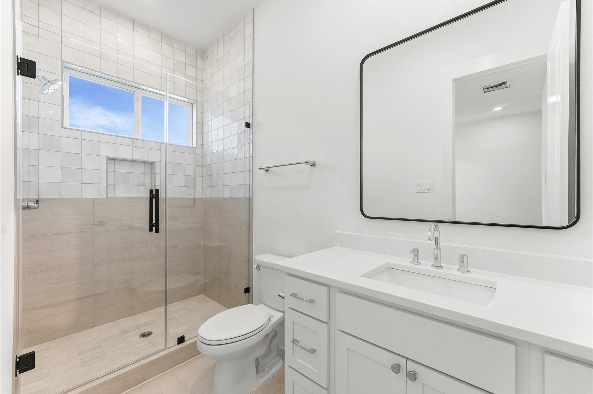 1308 Edwards Street, Unit A Houston, TX 77007 - Photo 25 of 39 Secondary bathroom