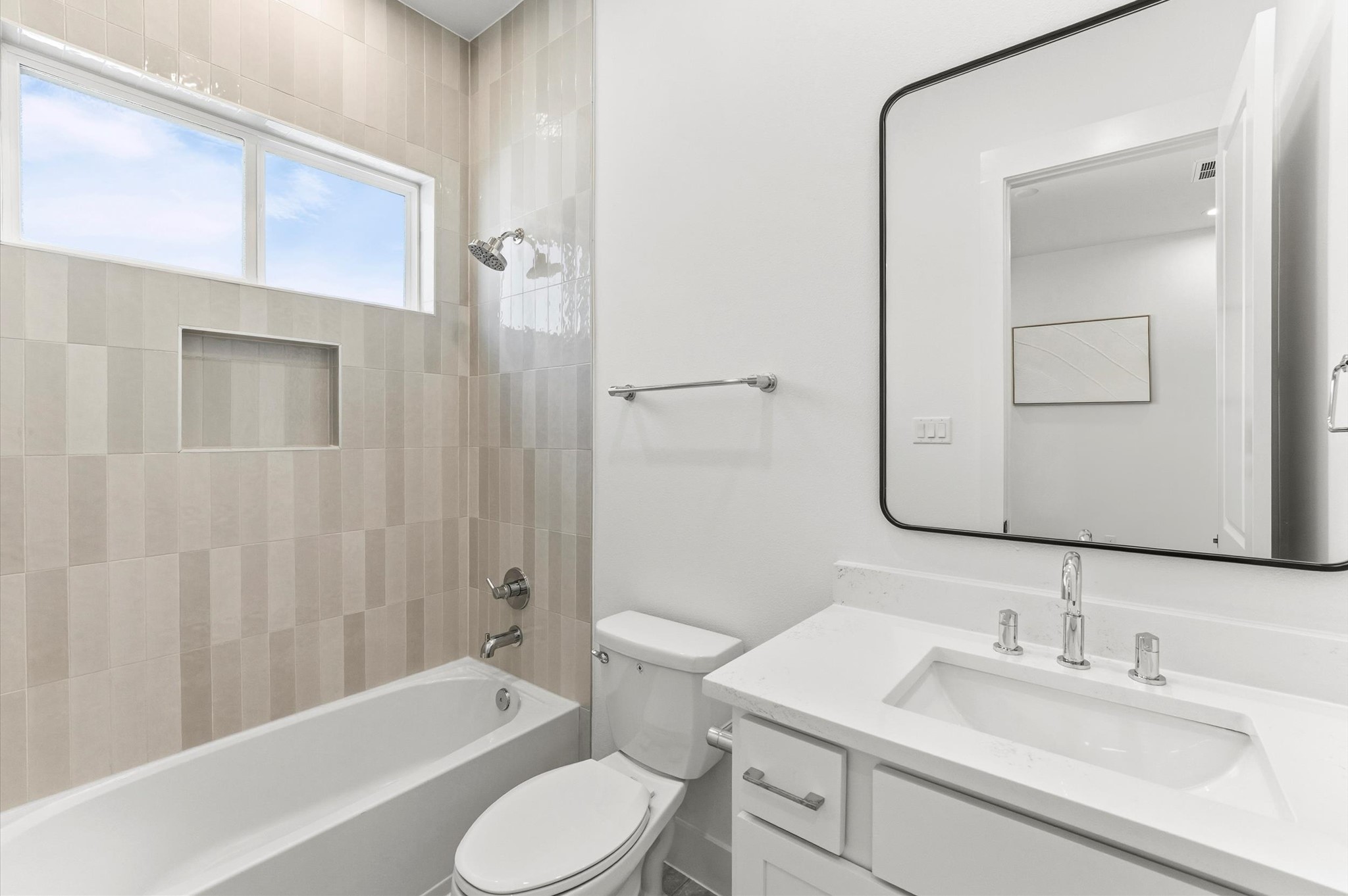 1308 Edwards Street, Unit A Houston, TX 77007 - Photo 26 of 39 Third secondary bathroom