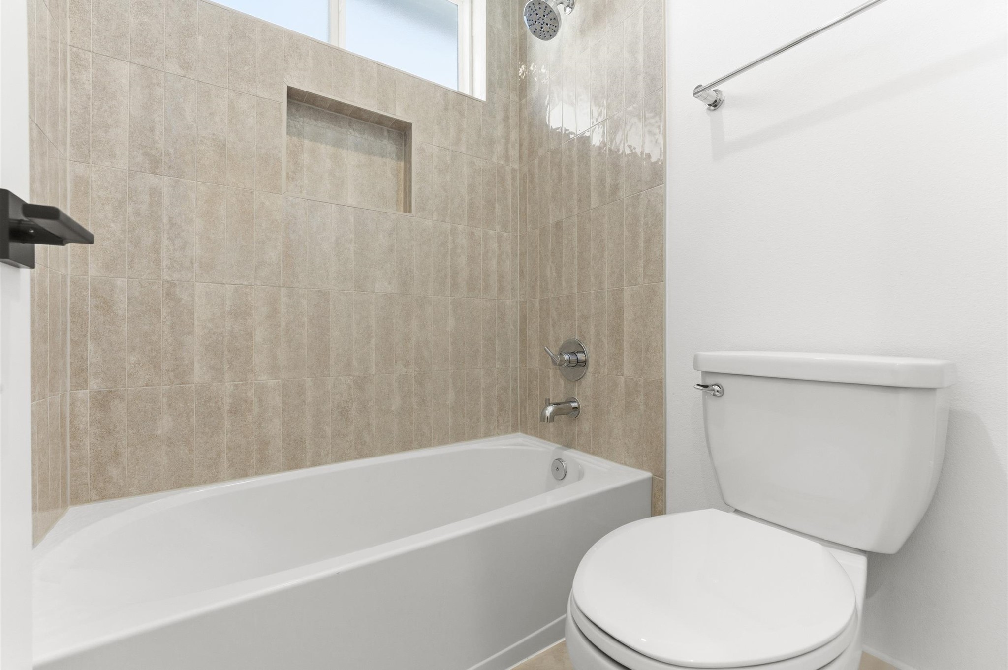 1308 Edwards Street, Unit A Houston, TX 77007 - Photo 31 of 39 Third secondary bathroom on third floor