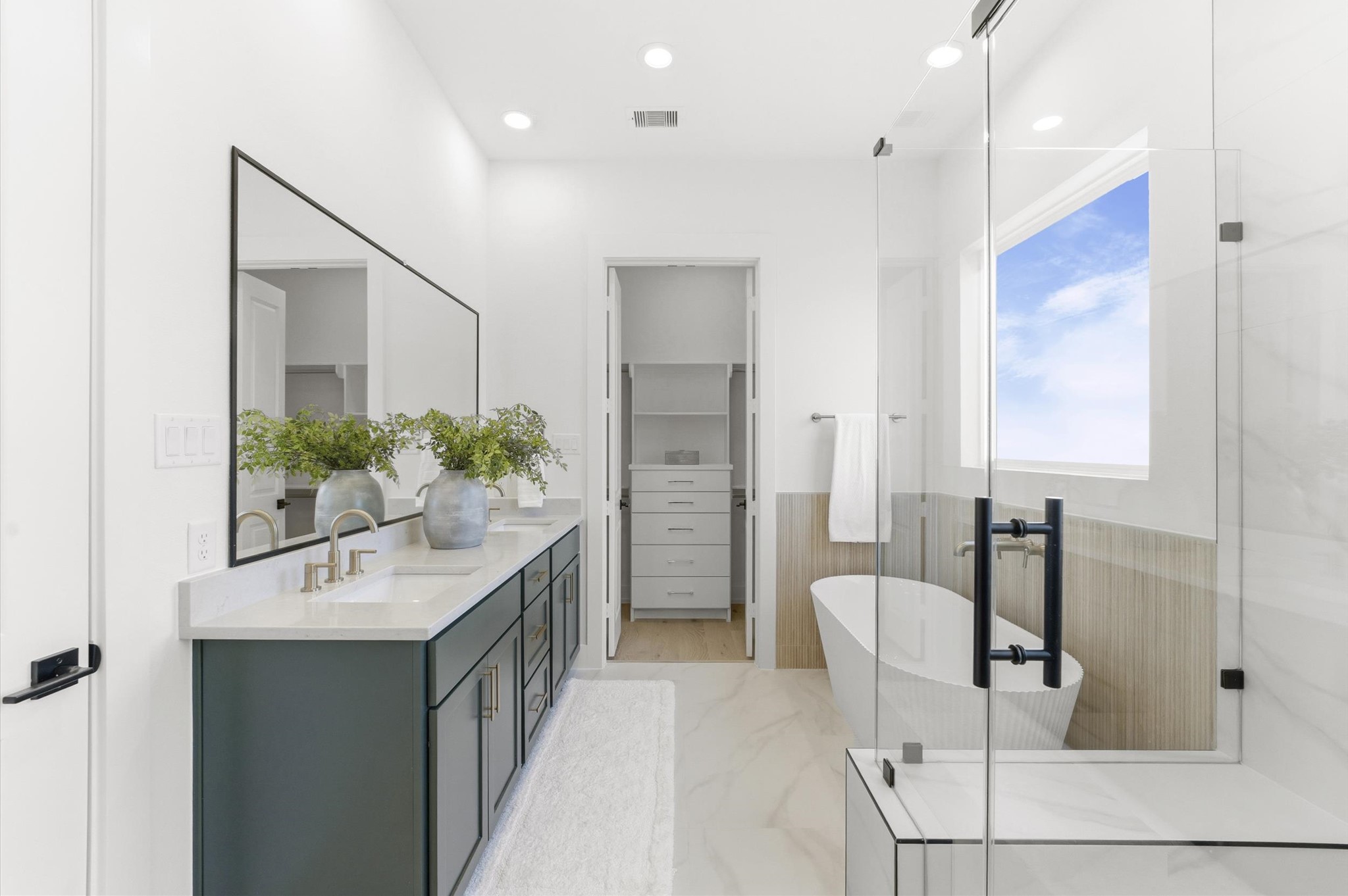 1308 Edwards Street, Unit A Houston, TX 77007 - Photo 8 of 39 Primary bathroom