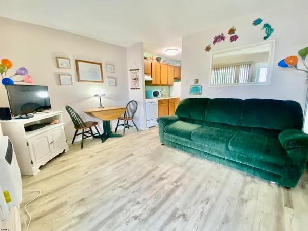 $1,300 | 212 West Brigantine Avenue, Unit 205, Brigantine, NJ 08203