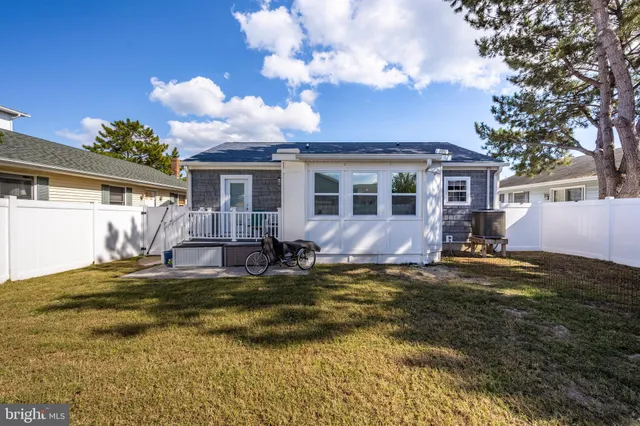 a view of house with backyard