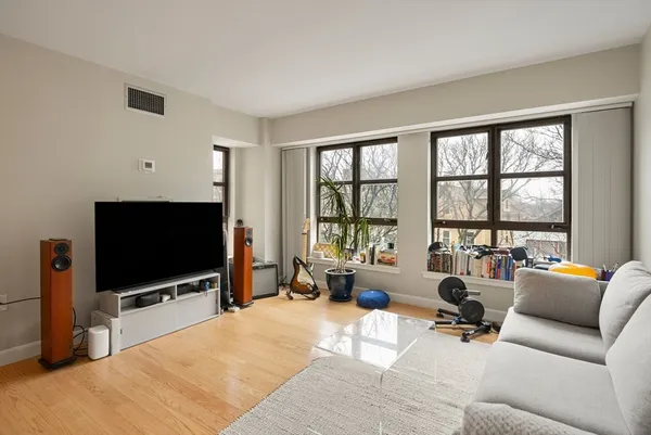 $3,400 | 931 Massachusetts Avenue, Unit 306, Cambridge, MA 02139