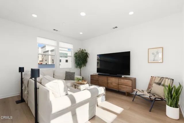 $1,365,000 | 1578 East Thompson Boulevard, Ventura, CA 93001