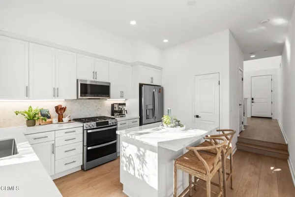 $1,299,000 | 1578 East Thompson Boulevard, Ventura, CA 93001