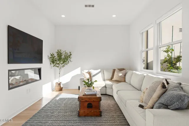 $1,365,000 | 1578 East Thompson Boulevard, Ventura, CA 93001