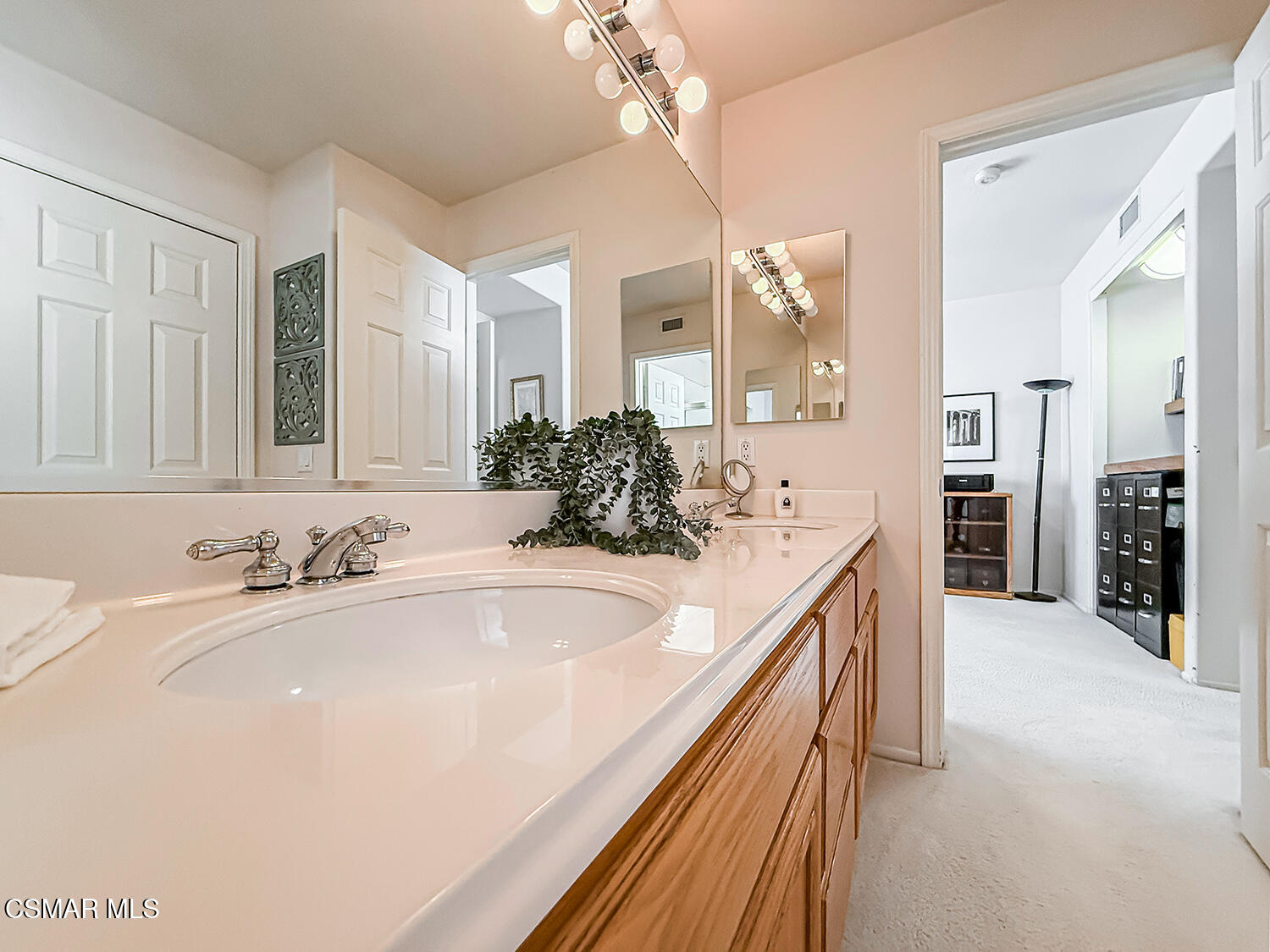 260 Sycamore Ridge Street Simi Valley, CA 93065 - Photo 50 of 59 a bathroom with a tub sink and mirror