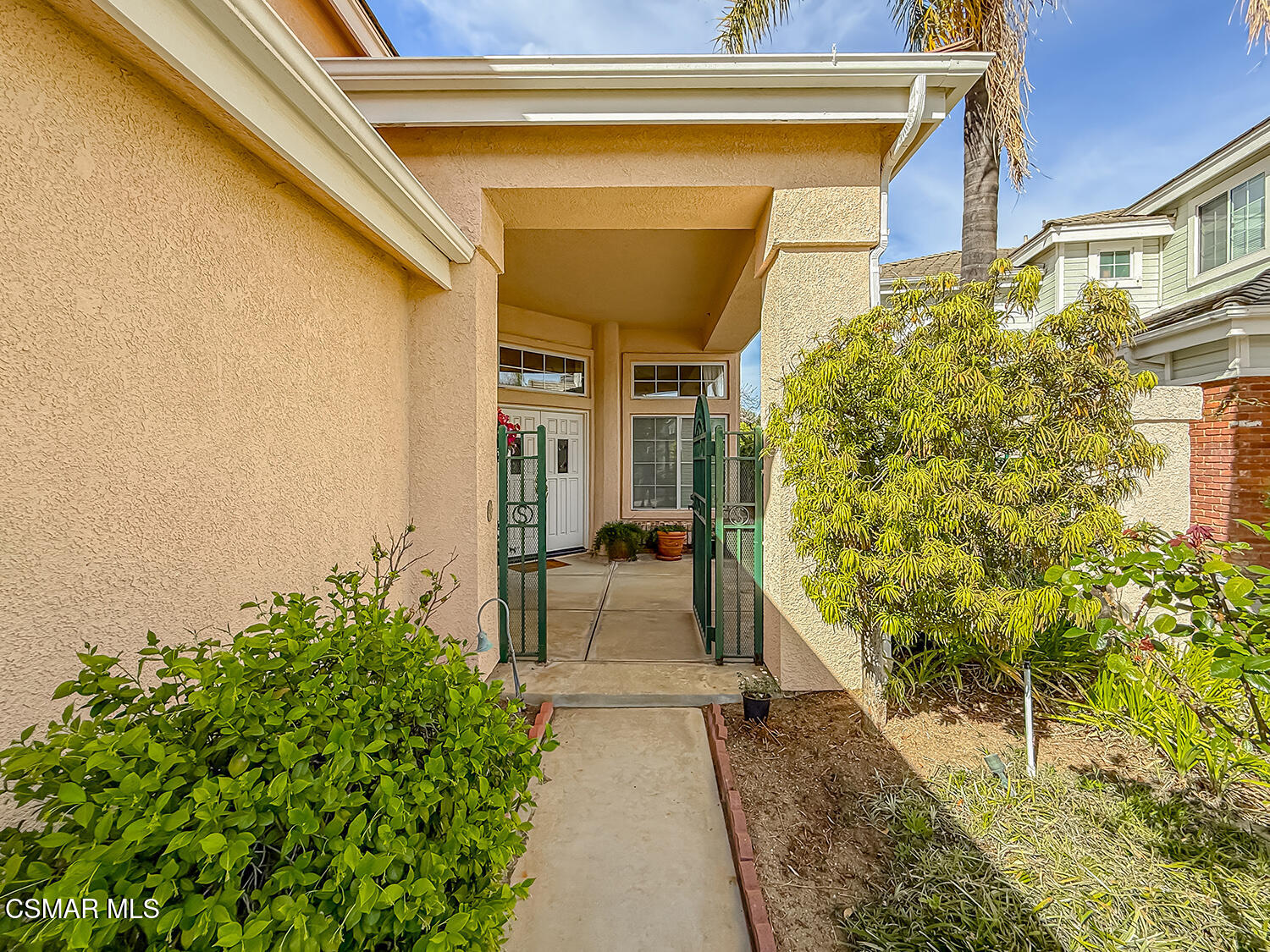 260 Sycamore Ridge Street Simi Valley, CA 93065 - Photo 6 of 59 aFront and Entry5