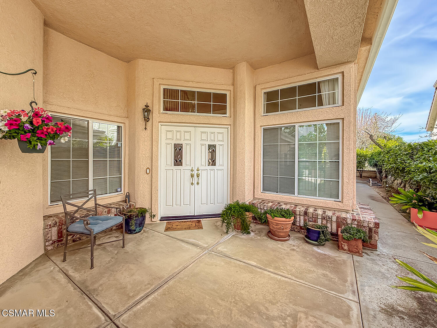 260 Sycamore Ridge Street Simi Valley, CA 93065 - Photo 10 of 59 aFront and Entry7