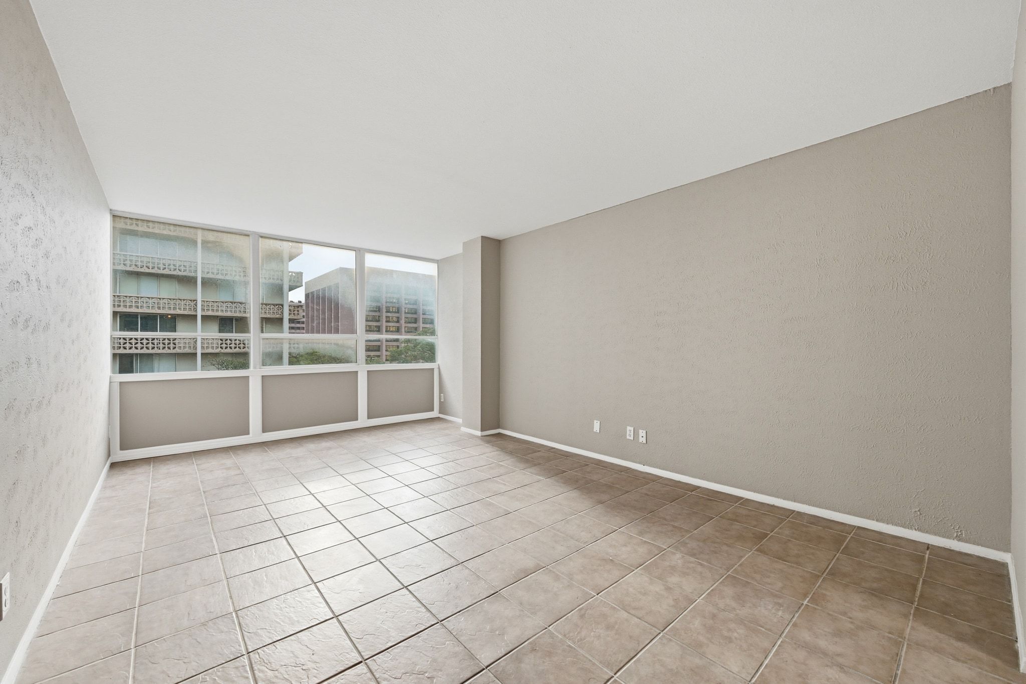 1800 Lavaca Street, Unit 515 Austin, TX 78701 - Photo 4 of 20 a view of an empty room with a window