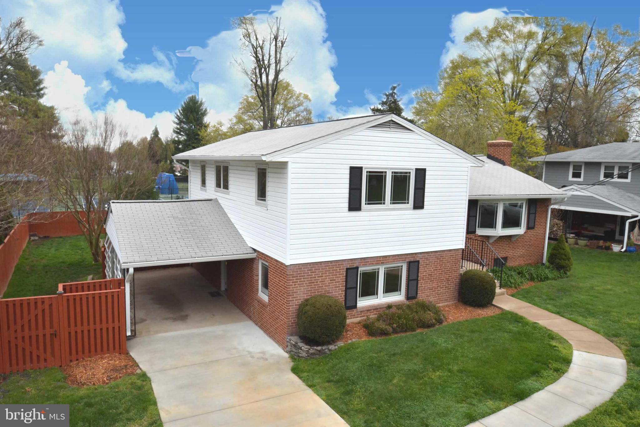 7014 Sea Cliff Road McLean, VA 22101 - Photo 2 of 31 Front exterior