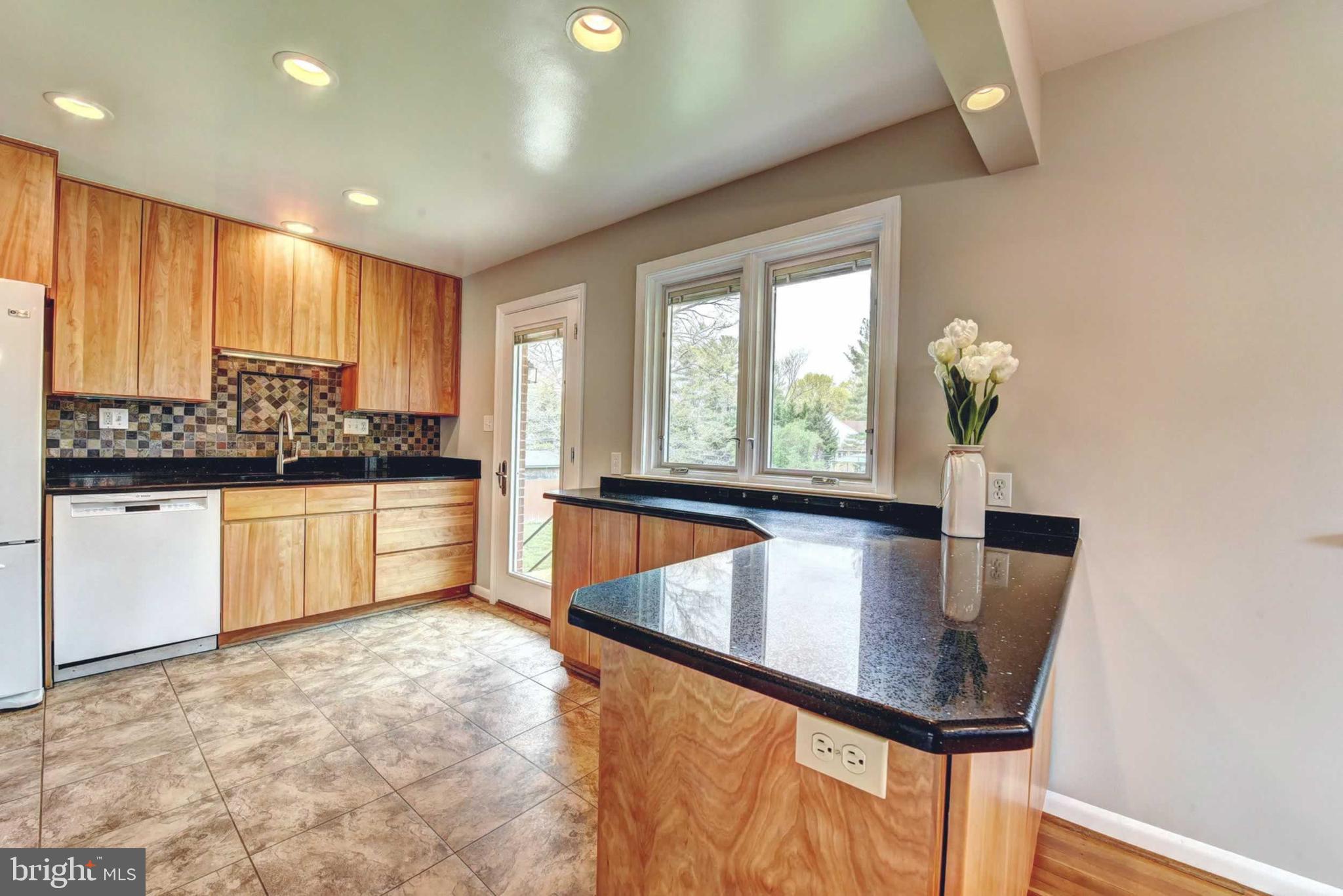 7014 Sea Cliff Road McLean, VA 22101 - Photo 17 of 31 Kitchen