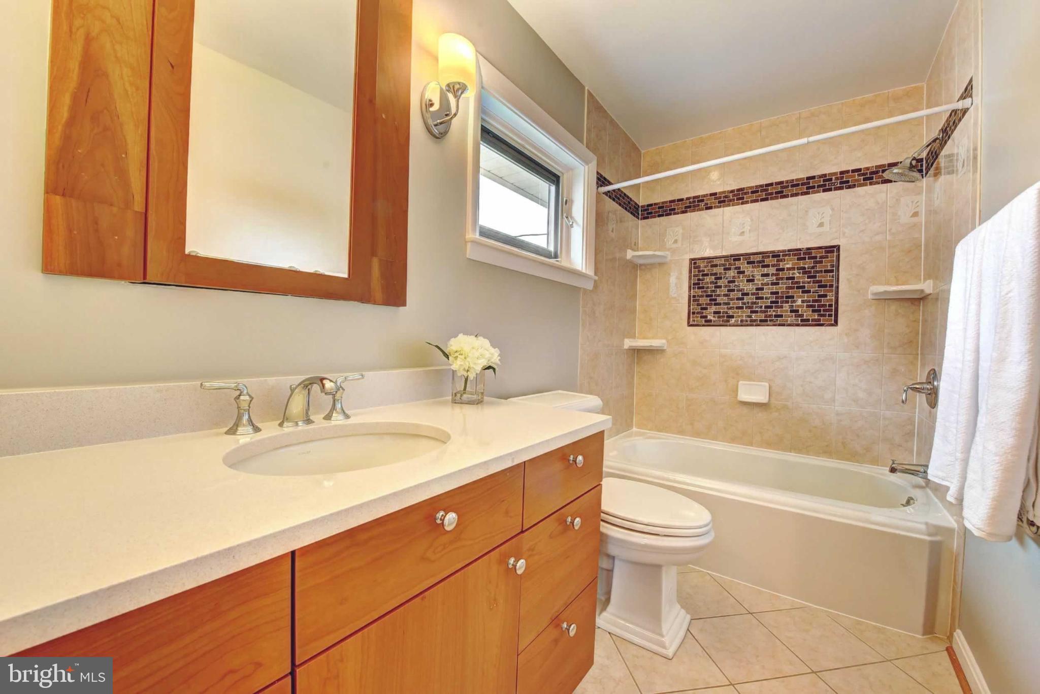 7014 Sea Cliff Road McLean, VA 22101 - Photo 22 of 31 Upstairs hallway bathroom
