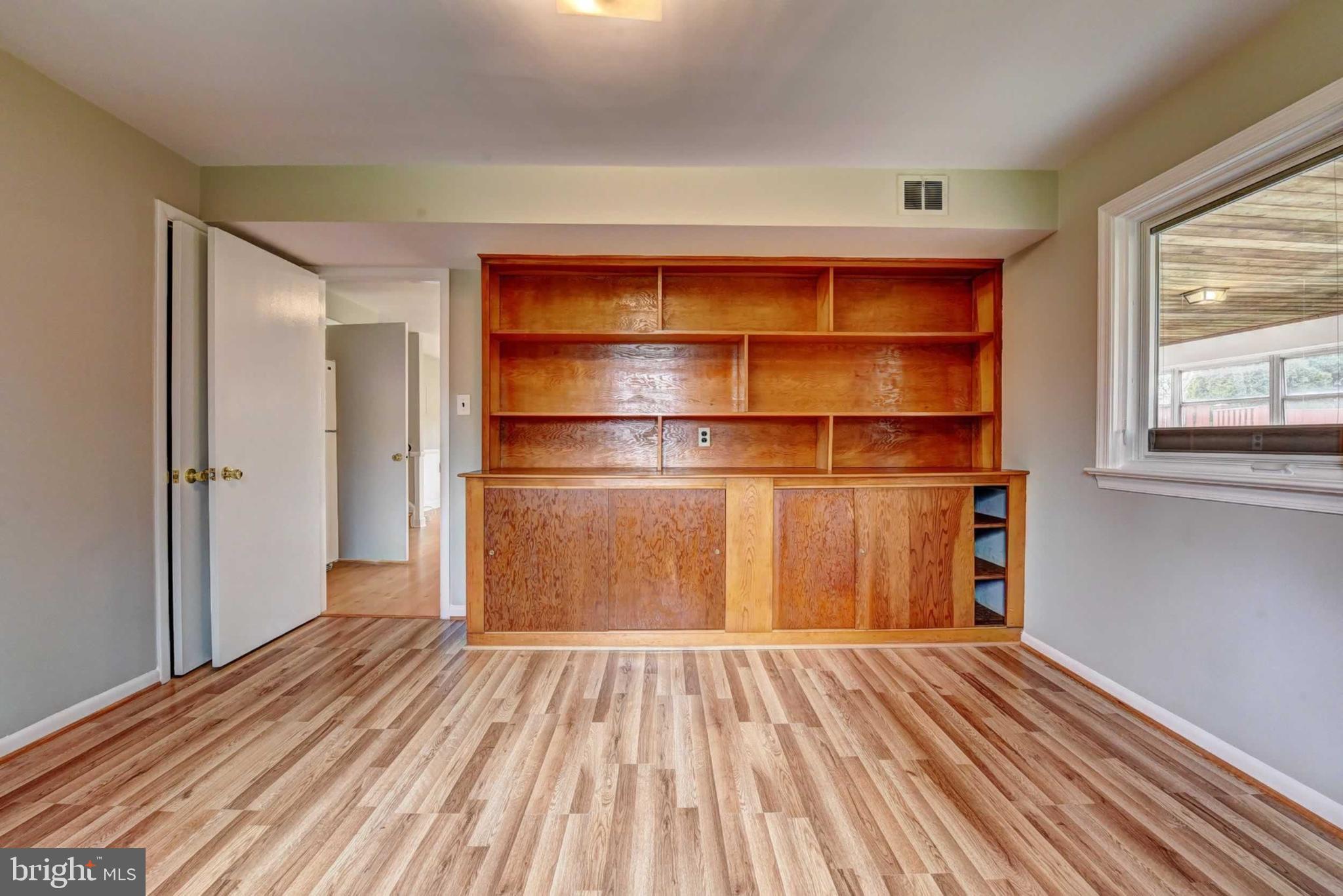 7014 Sea Cliff Road McLean, VA 22101 - Photo 29 of 31 Lower level bedroom with built-ins
