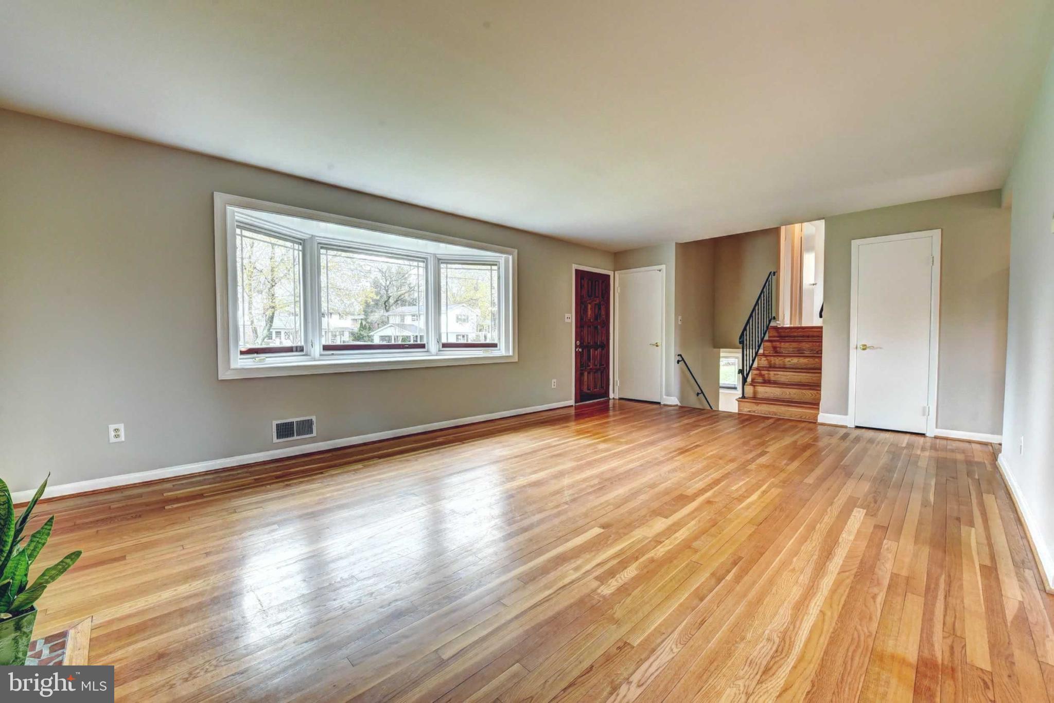 7014 Sea Cliff Road McLean, VA 22101 - Photo 8 of 31 Living room
