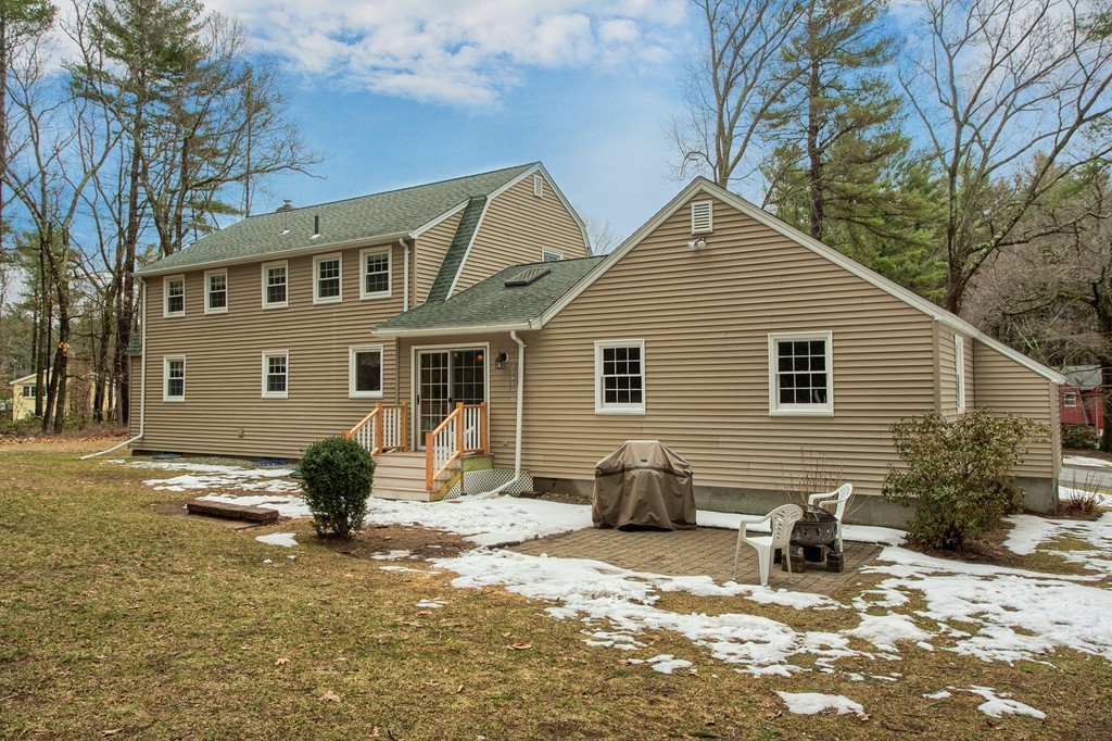 8 Stratton Hill Road Westford, MA 01886 - Photo 3 of 29 Gallery Image 3