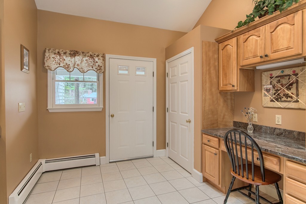 8 Stratton Hill Road Westford, MA 01886 - Photo 4 of 29 Gallery Image 4