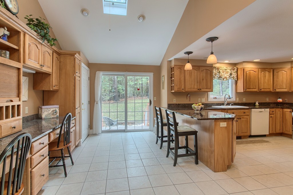 8 Stratton Hill Road Westford, MA 01886 - Photo 5 of 29 Gallery Image 5