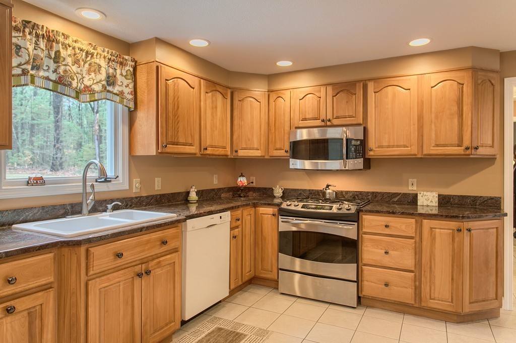 8 Stratton Hill Road Westford, MA 01886 - Photo 7 of 29 Gallery Image 7