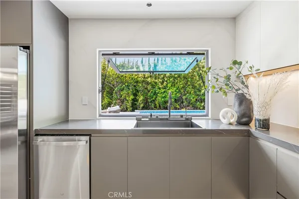 $2,699,000 | 18057 Medley Drive, Encino, CA 91316