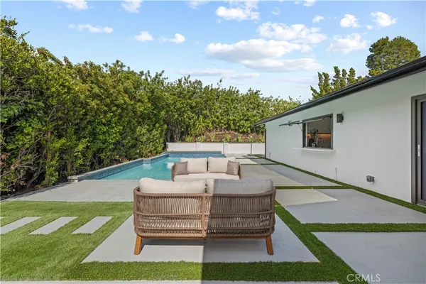 $2,699,000 | 18057 Medley Drive, Encino, CA 91316