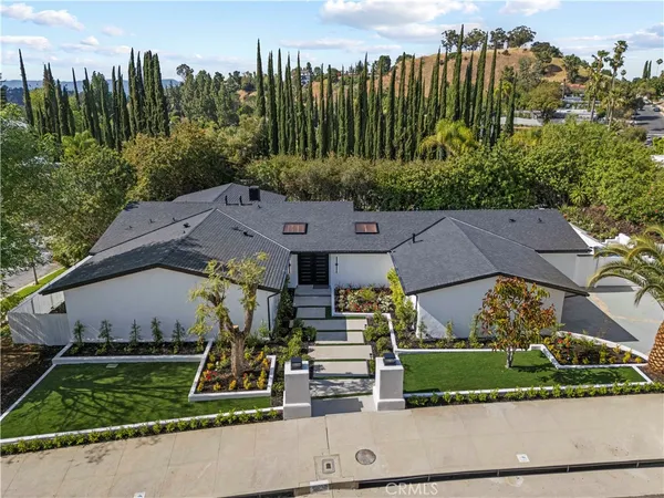 $2,699,000 | 18057 Medley Drive, Encino, CA 91316